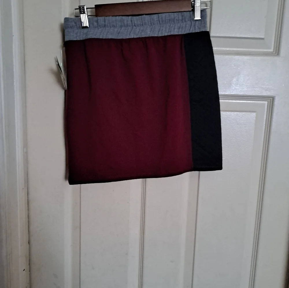 Dream out loud large skirt NWT 5/$25